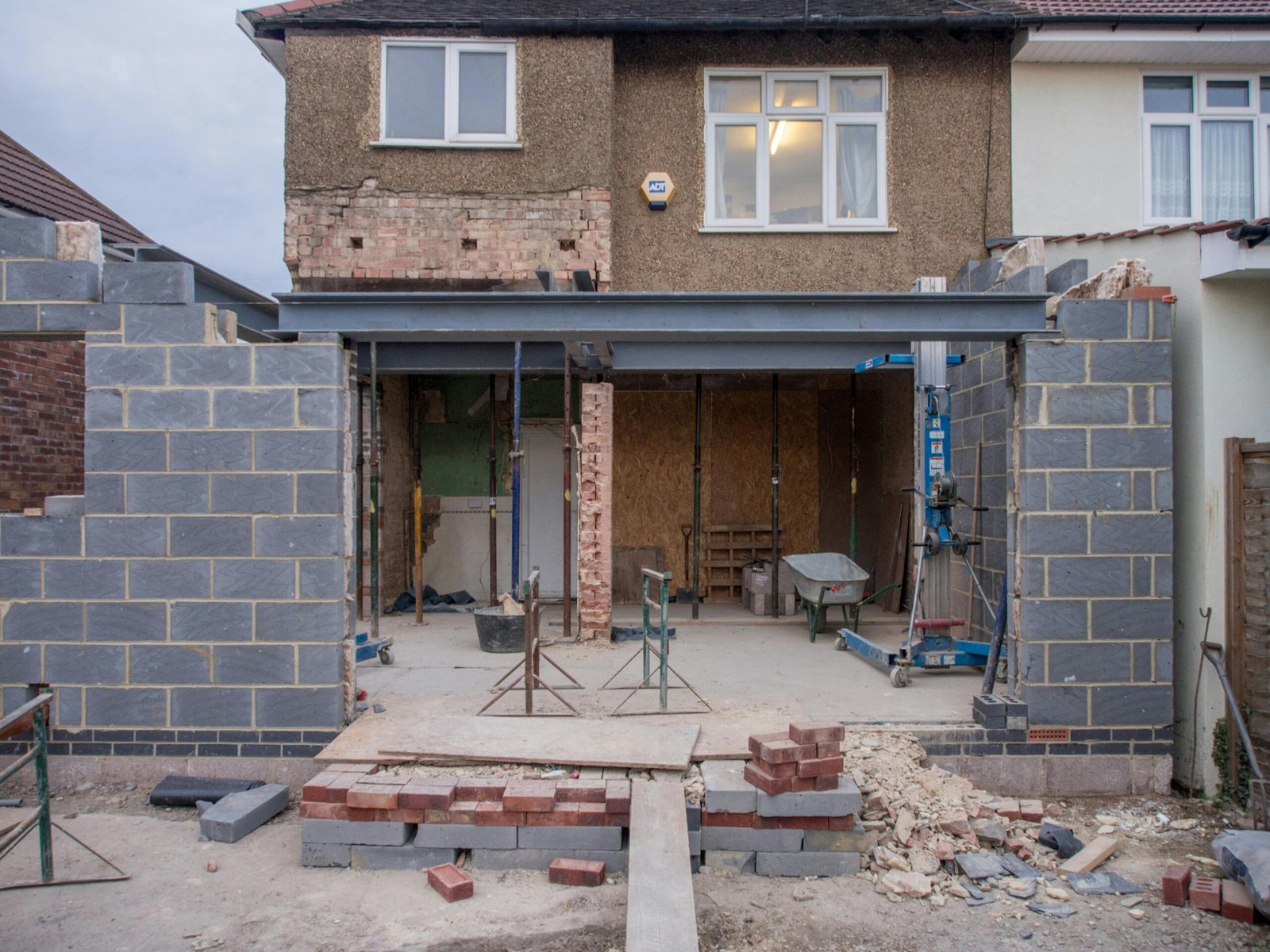 Narrow Side Return Extension Services